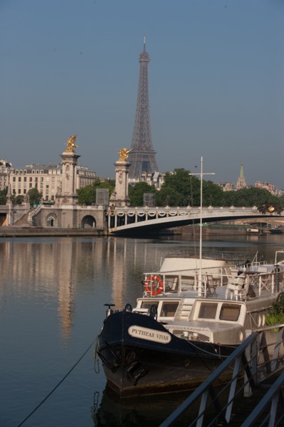 France, Region Ile de France, Paris 7e arrondissement, quai des Tuileries, la Seine et la Tour Eiffel, Pont Alexandre III,