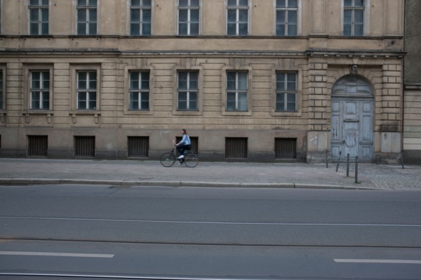 Allemagne, Germany, Berlin, Scheunenviertel, quartier des Granges, immeuble et voies de tramway