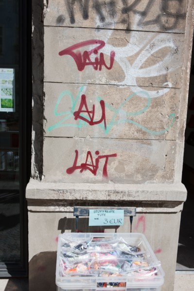 Allemagne (Germany), Berlin, Prenzlauer Berg, Gaudy Strasse, facades, tag pain au lait,