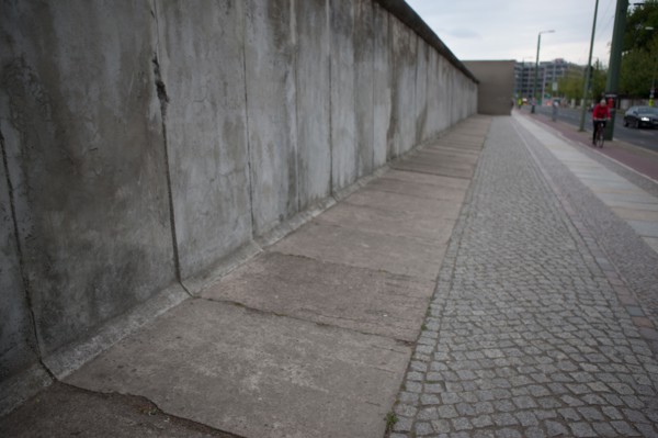 Allemagne (Germany), Berlin, Bernauer Strasse, Mur de Berlin, autour du memorial du mur,