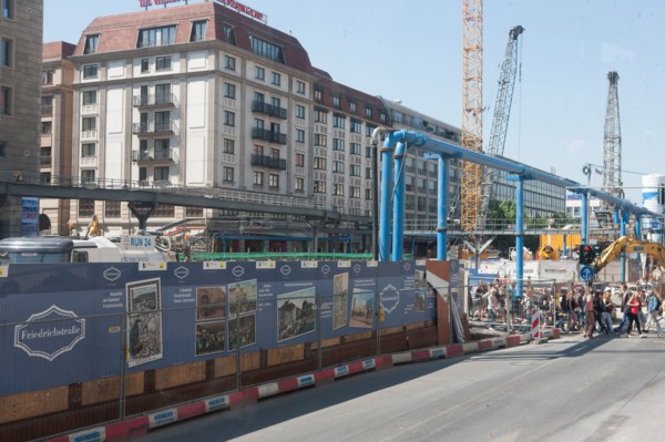 Allemagne (Germany), Berlin, vue depuis le bus 100, tourisme, traversee de la ville, Friederichstrasse, chantier,
