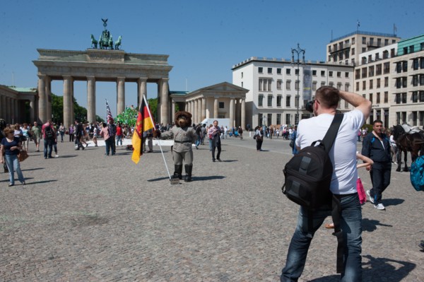 Allemagne (Germany), Berlin, Porte de Brandebourg, au bout de la Friederichstrasse, ostalgie, tourisme nostalgique de l'Allemagne de l'Est,