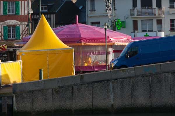 France, region Basse Normandie, Calvados, Cote fleurie, Trouville-sur-Mer, quai Fernand Moureaux, fete foraine, couleur