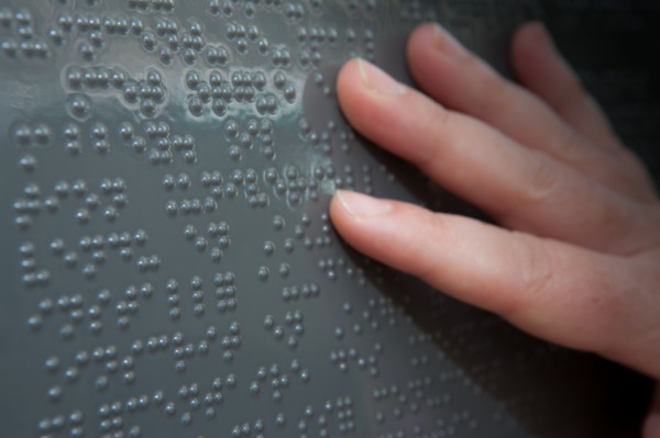 France, Ile de France, Hauts-de-Seine, ville de Clichy-la-Garenne, eglise Saint Vincent de Paul, audioguide, signaletique braille,
Mention obligatoire : CRT PIdF