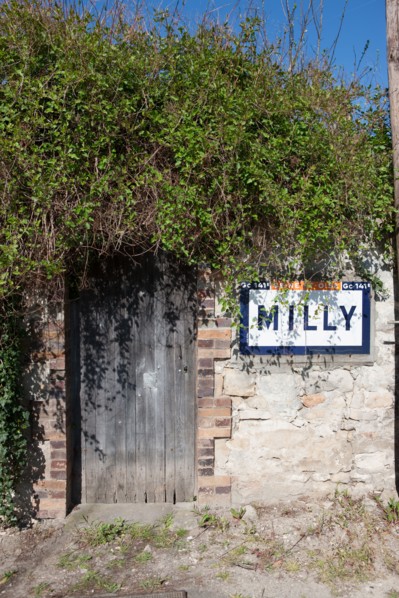 France, Ile de France, Essonne, Milly-la-Foret, ancienne signaletique, panneau indicateur de la ville,
Mention obligatoire : CRT PIdF