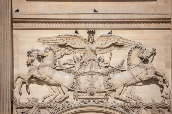 France, Ile de France, Paris 1er arrondissement, musee du Louvre, colonnade du Louvre, architecte Claude Perrault, detail portail, Napoleon 1er, relief,