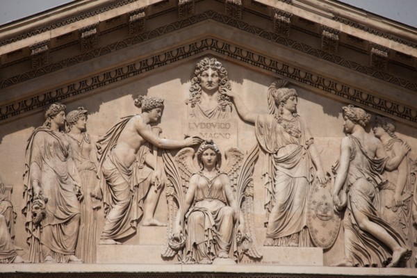France, Ile de France, Paris 1er arrondissement, musee du Louvre, colonnade du Louvre, architecte Claude Perrault, detail portail, Napoleon 1er, relief,