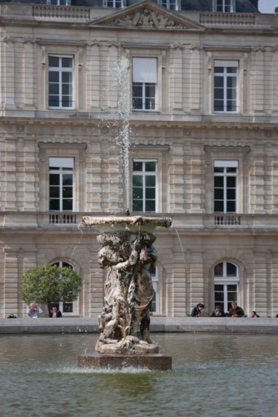 France, Ile de France, Paris 6e arrondissement, Jardin du Luxembourg, Palais du Senat, bassin central, fontaine, eau, sculpture,