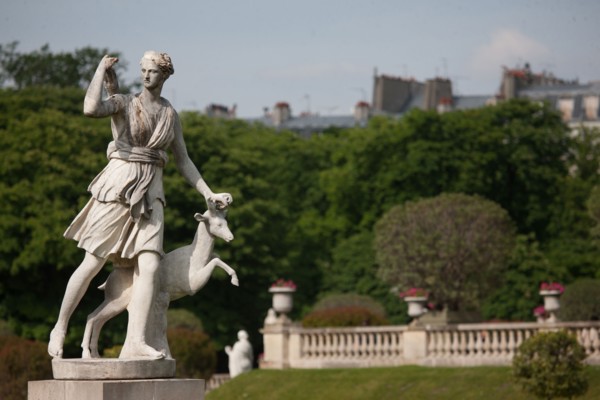 France, Ile de France, Paris, 6e arrondissement, Jardin du Luxembourg, pelouse centrale, statue de Diane chasseresse, sculpture,