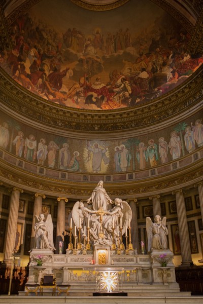 France, Ile de France, Paris 8e arrondissement, eglise de la Madeleine, voute du choeur, Napoleon 1er, peinture, autel,