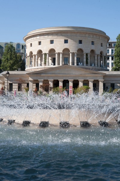 France, Ile de France, Paris 19e arrondissement, bassin de la Villette, rotonde, Claude-Nicolas Ledoux, pavillon d'octroi, ancienne barrriere de Paris, metro Stalingrad,