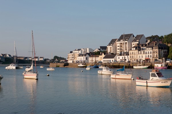 France, région Bretagne, Brittany, Finistère, Cap Sizun, Audierne, port, face à Plouhinec,