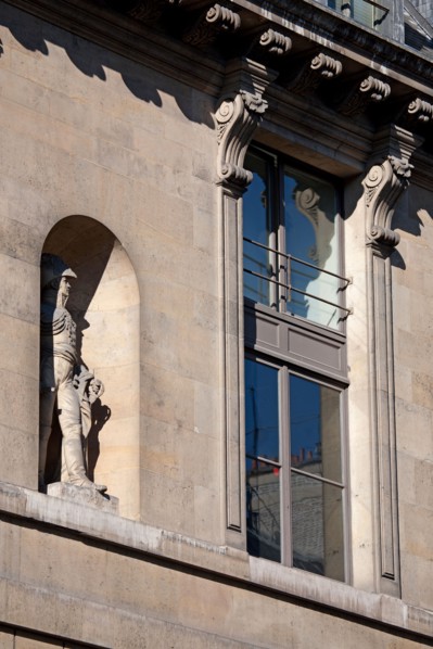 France, Région Ile de France, Paris 1er arrondissement, Rue de Rivoli, Musée du Louvre, façade