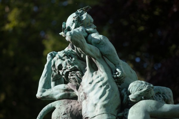 France, Région Ile de France, Paris 6e arrondissement, Jardin du Luxembourg, détail sculpture,