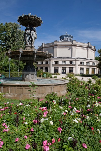 France, Région Ile de France, Paris 8e arrondissement, Avenue de Marigny, théâtre Marigny vu depuis