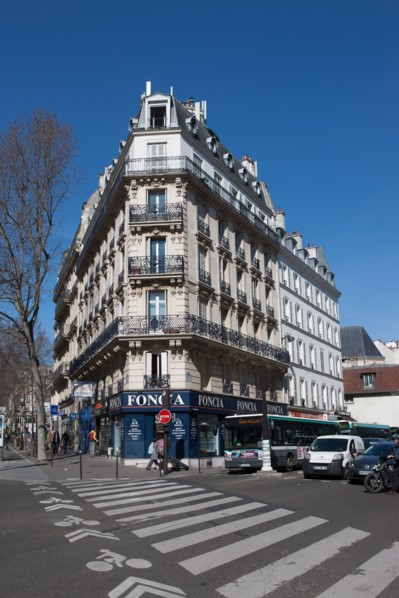 France, Région Ile de France, Paris 10e arrondissement, boulevard Magenta, ilot à l'angle du