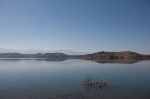 Afrique du nord, Maroc, Marrakech, pied du Haut Atlas, route d'Amizmiz, lac de Takerkoust,