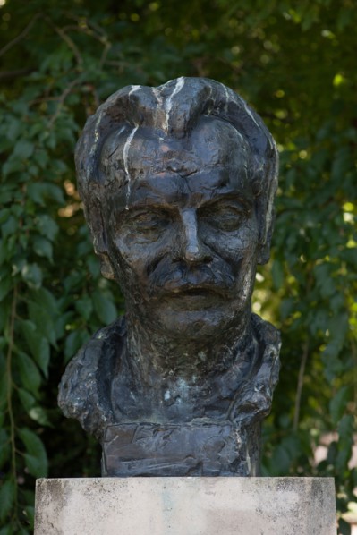Parc Georges Brassens, Buste De Georges Brassens par Le Sculpteur Andre Greck