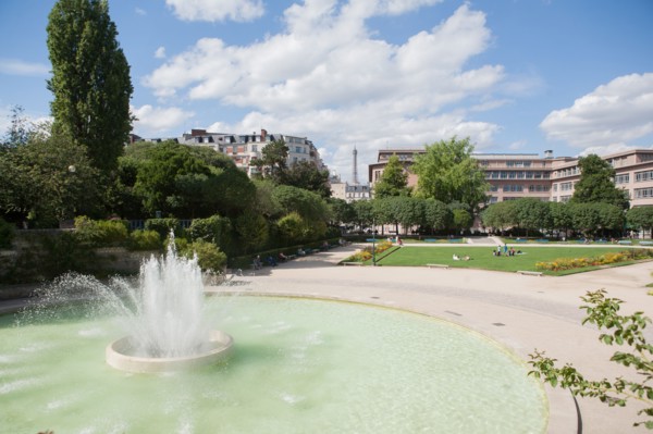 Square Saint Lambert, Pool and water jet