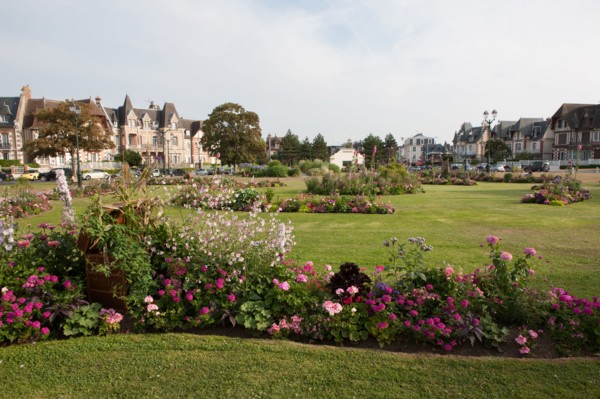 Cabourg, Place Du Casino Et Grand Hôtel