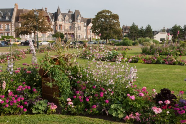 Cabourg, Place Du Casino Et Grand Hôtel
