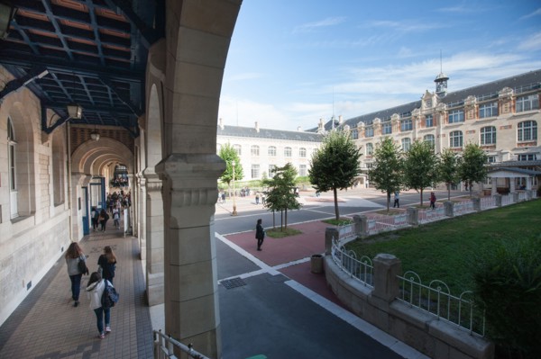 Lycée Voltaire, Paris
