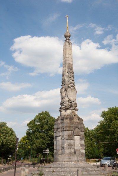 Bois De Vincennes, Carrefour De La Pyramide