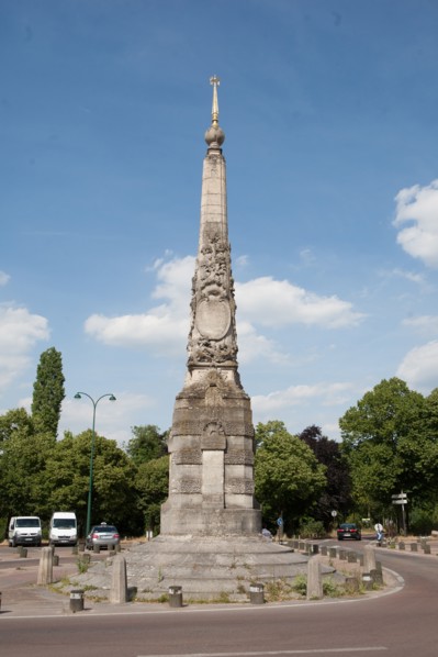 Bois De Vincennes, Carrefour De La Pyramide