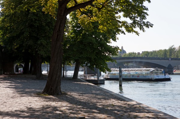 Quai Francois Mitterrand (Quai Des Tuileries) Berges de Seine, Embarcadere Batobus