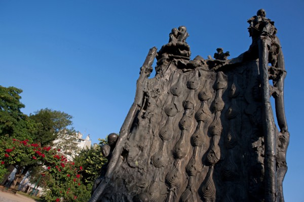 Square Rene Viviani, Face A Notre Dame De Paris