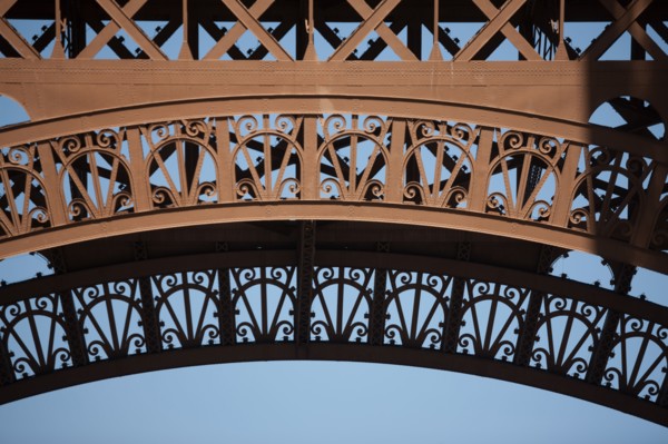 Tour Eiffel, Detail Des Motifs Au Niveau Du 1er Etage