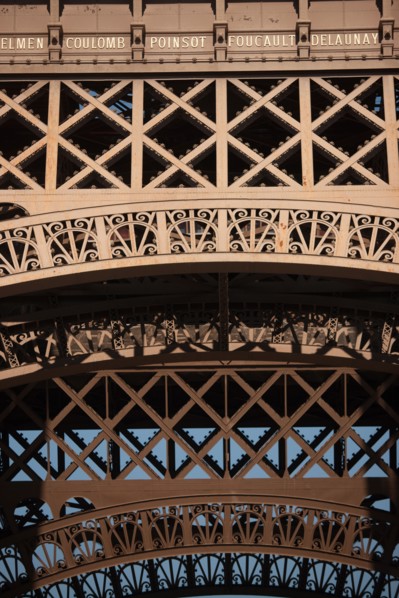 Tour Eiffel, Detail Des Motifs Au Niveau Du 1er Etage