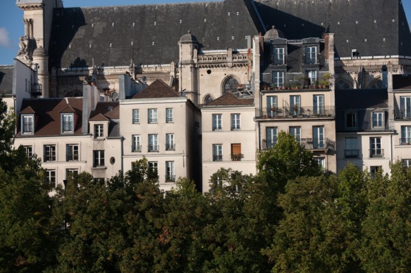 Ile Saint Louis, vue sur Les Facades du Quai de l'Hôtel De Ville Depuis le quai De Bourbon