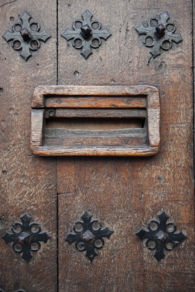Rue Saint Jacques, Porte EtBois Et Boite A Lettres