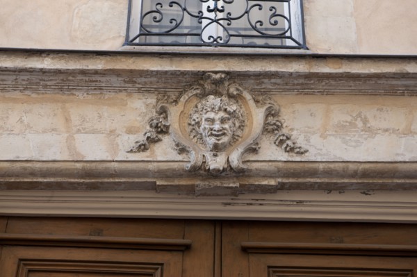 4 rue Ferou, Porte en bois