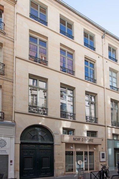 19 rue Mazarine, Robert Desnos y vécut