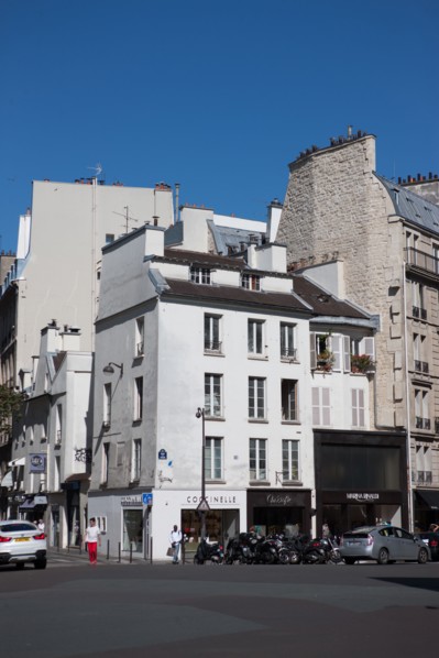 Angle rue de Grenelle et rue Du Cherche Midi, Carrefour