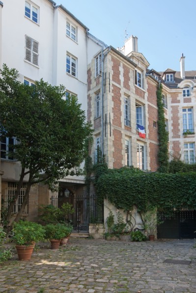 3 Cour De Rohan,  Georges Bataiille Y Habitat (Chez Balthus)