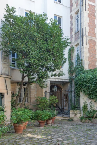 3 Cour De Rohan,  Georges Bataiille Y Habitat (Chez Balthus)