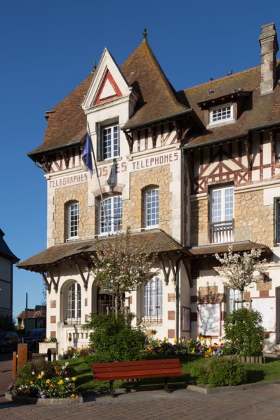 Poste et mairie de Blonville-sur-Mer