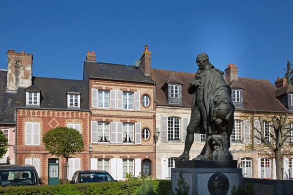 Beaumont-en-Auge, Normandie, Statue de Simon de Laplace