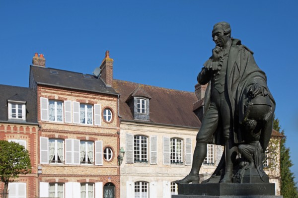 Beaumont-en-Auge, Normandie, Statue de Simon de Laplace