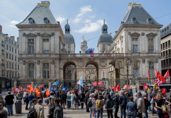 Lyon, manifestation devant l'Hôtel de Ville