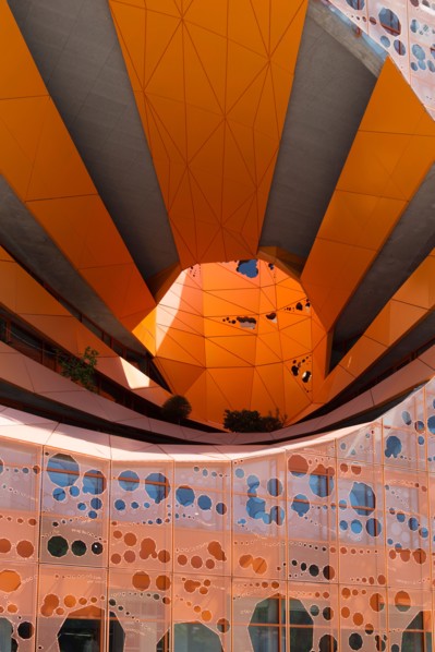Lyon, Immeuble "Le Cube Orange" dans le quartier Confluence