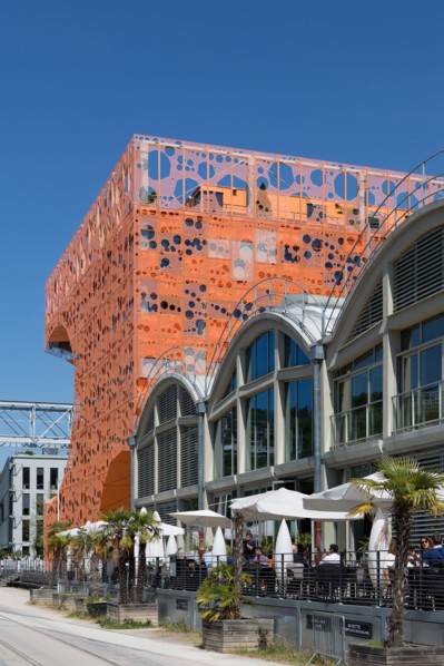 Lyon, Immeuble "Le Cube Orange" dans le quartier Confluence