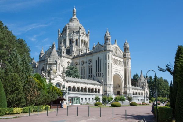 Basilique Sainte-Thérèse de Lisieux