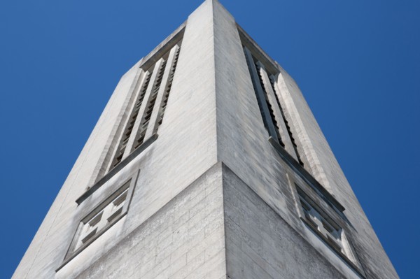 Basilique Sainte-Thérèse de Lisieux, campanile