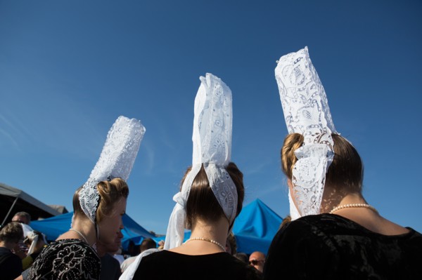 Défilé folklorique à Saint-Guénolé, Finistère Sud