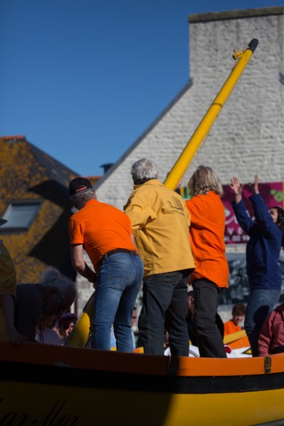 Défilé folklorique à Saint-Guénolé, Finistère Sud