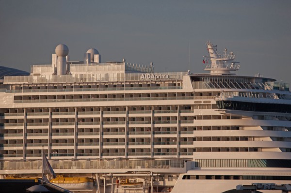 Paquebot de croisière AIDA dans le port du Havre